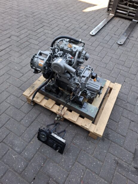 Yanmar 2GM20 16hp Marine engine with reverse gear - Image 5