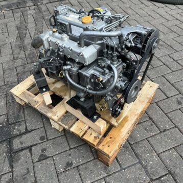 Yanmar 3GM30 27 HP marine engine with gearbox and dashboard, very nice condition