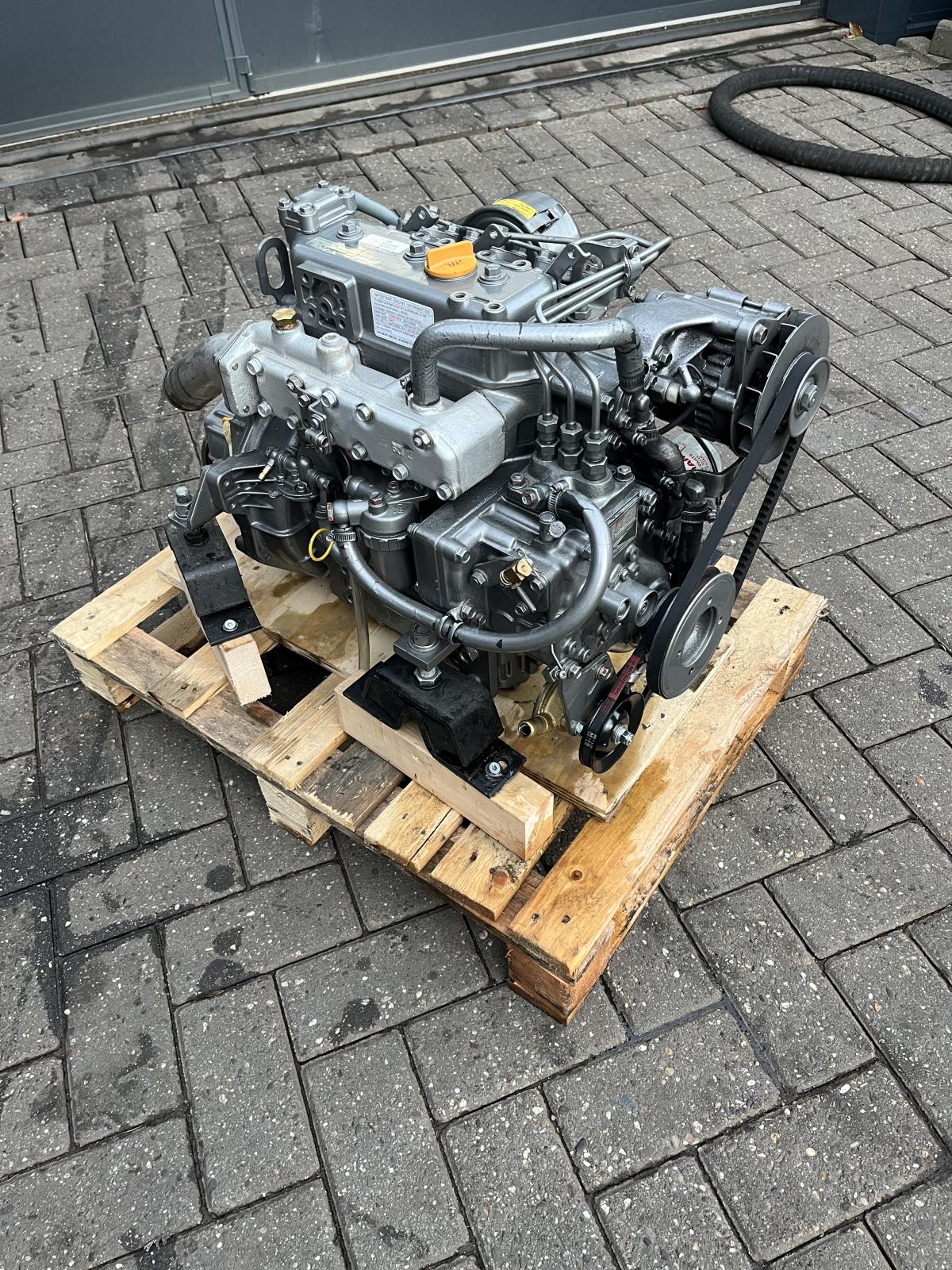 Yanmar 3GM30 27 PS Schiffsmotor mit Getriebe und Armaturenbrett, sehr schöner Zustand – Bild 3