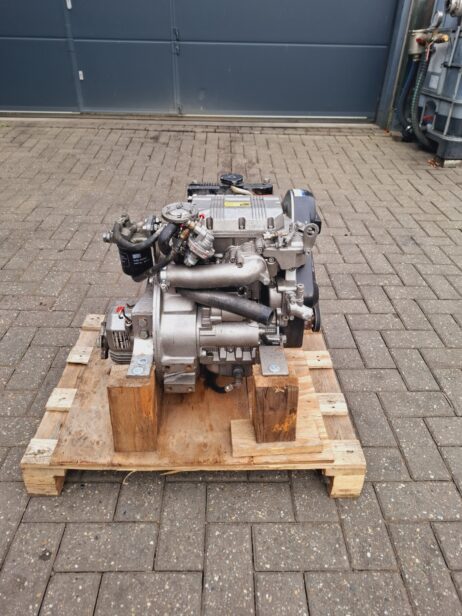 Lombardini LDW502 10pk scheepsmotor met keerkoppeling (kielkoeling) - Afbeelding 7