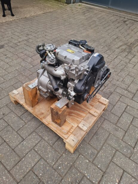 Lombardini LDW502 10pk scheepsmotor met keerkoppeling (kielkoeling) - Afbeelding 6