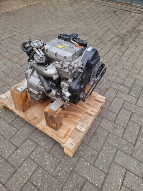 Lombardini LDW502 10pk scheepsmotor met keerkoppeling (kielkoeling) - Afbeelding 5