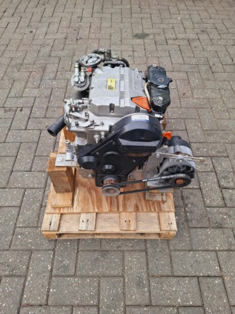 Lombardini LDW502 10pk scheepsmotor met keerkoppeling (kielkoeling) - Afbeelding 4