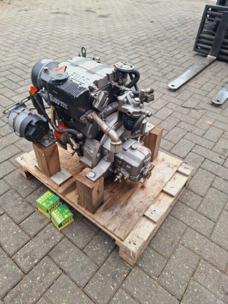 Lombardini LDW502 10pk scheepsmotor met keerkoppeling (kielkoeling) - Afbeelding 2