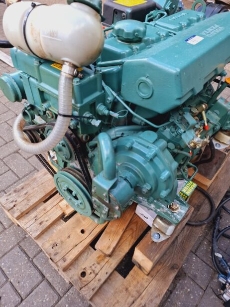 Volvo Penta MD31 62hp Marine engine with reverse gear - Image 5