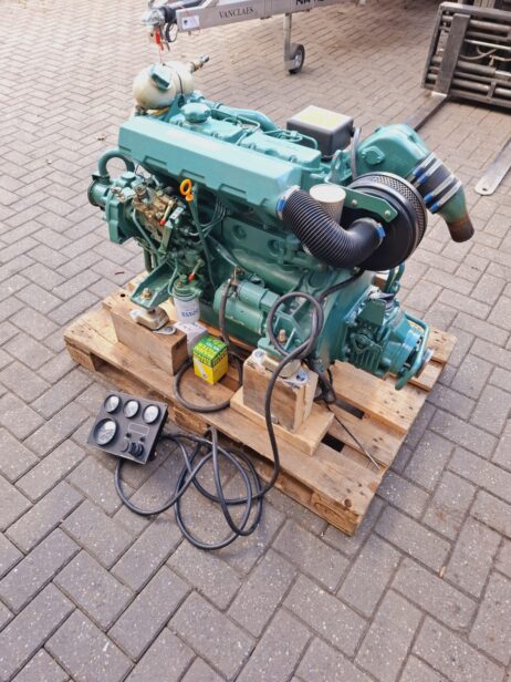 Volvo Penta MD31 62hp Marine engine with reverse gear - Image 9