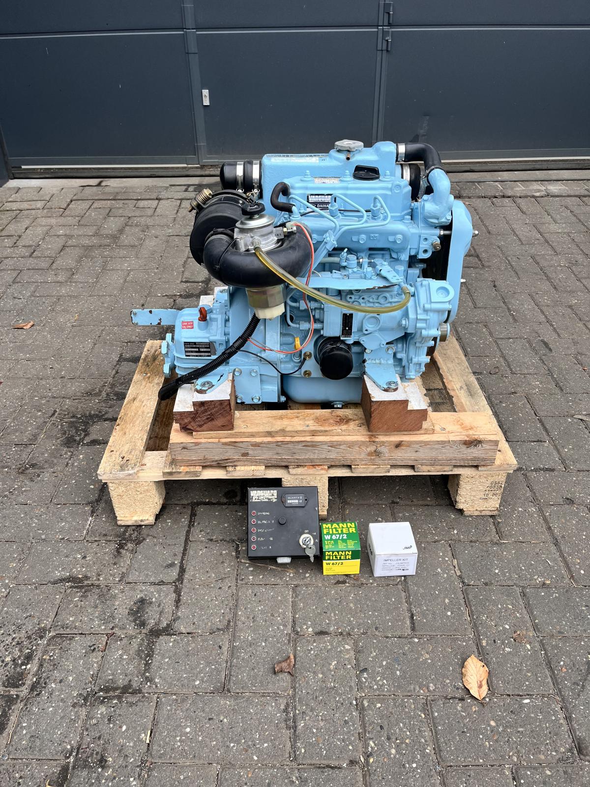 Daihatsu DM850D 26 HP demo marine engine heat exchanger with gearbox