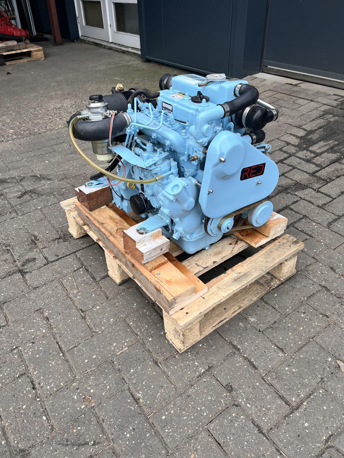 Daihatsu DM850D 26 HP demo marine engine heat exchanger with gearbox - Image 4