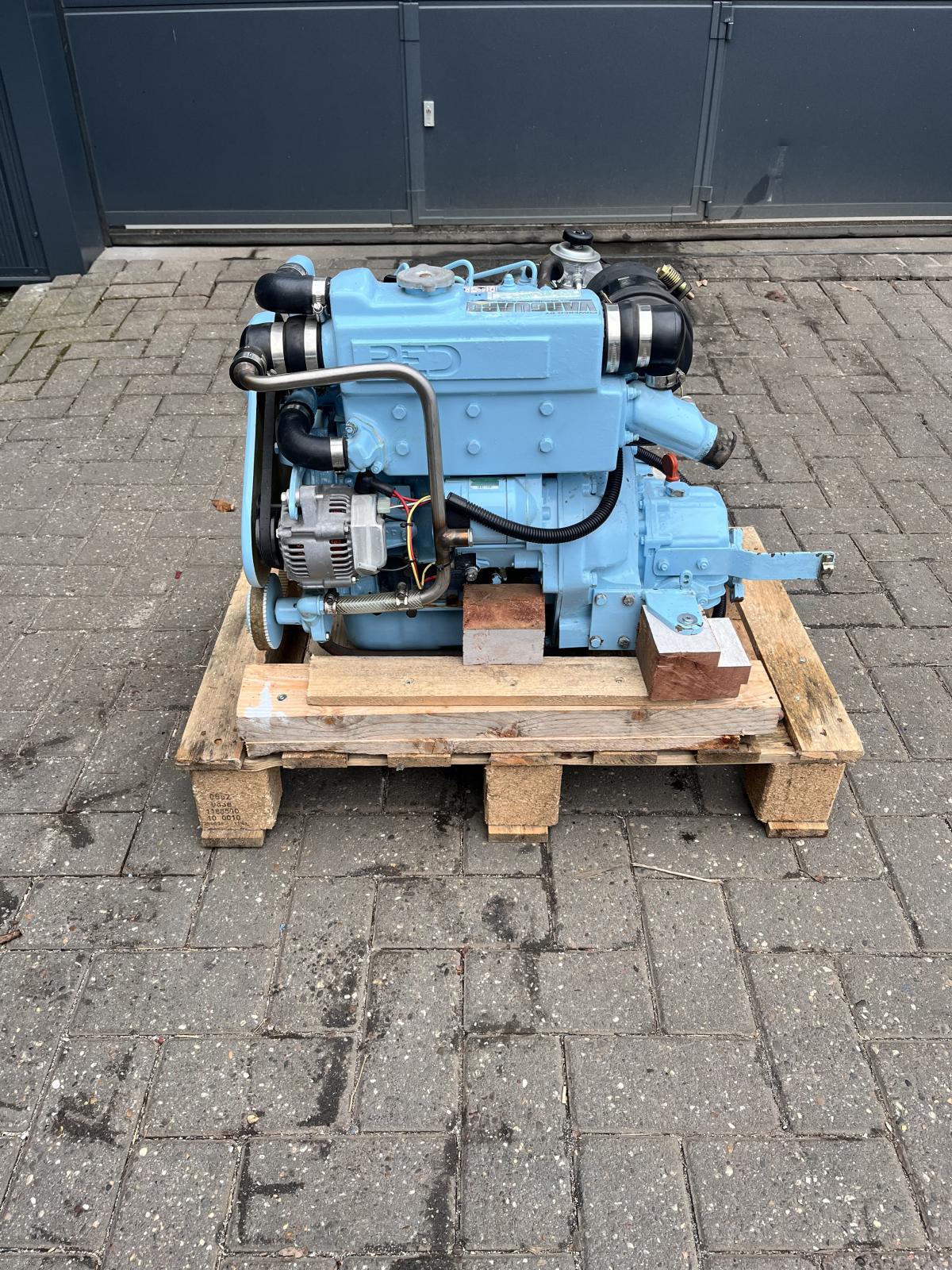 Daihatsu DM850D 26 HP demo marine engine heat exchanger with gearbox - Image 6