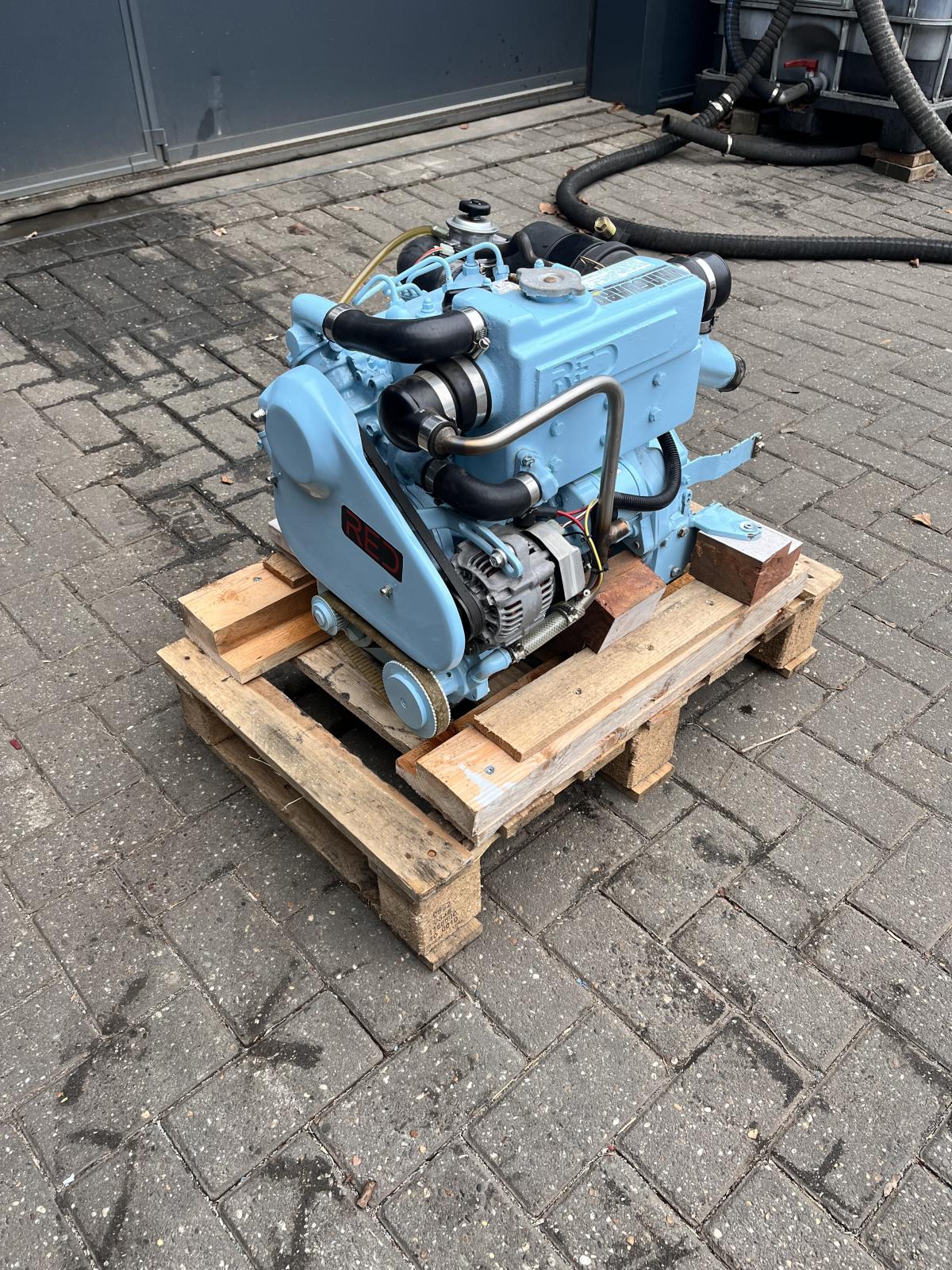 Daihatsu DM850D 26 HP demo marine engine heat exchanger with gearbox - Image 7