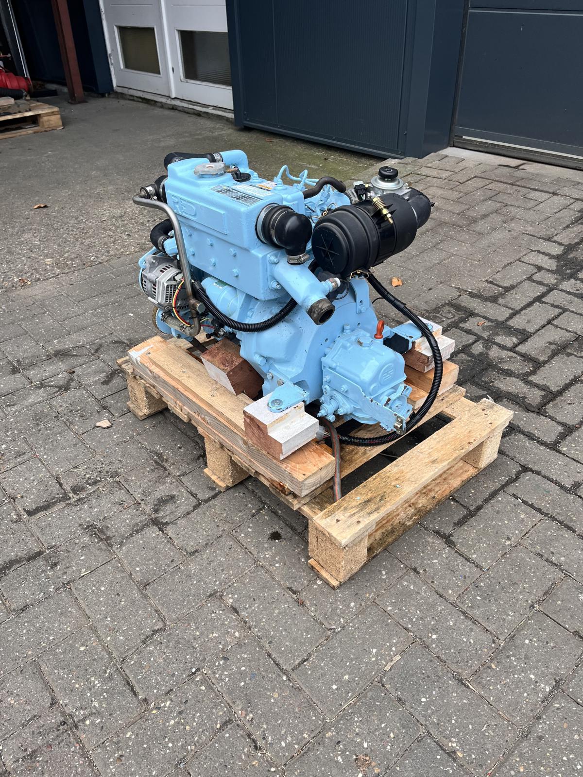 Daihatsu DM850D 26 HP demo marine engine heat exchanger with gearbox - Image 8