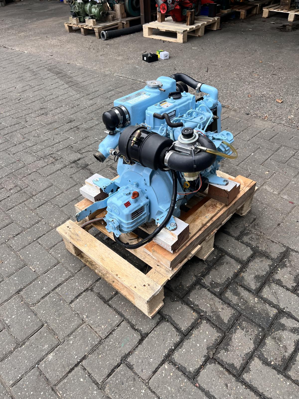 Daihatsu DM850D 26 HP demo marine engine heat exchanger with gearbox - Image 10