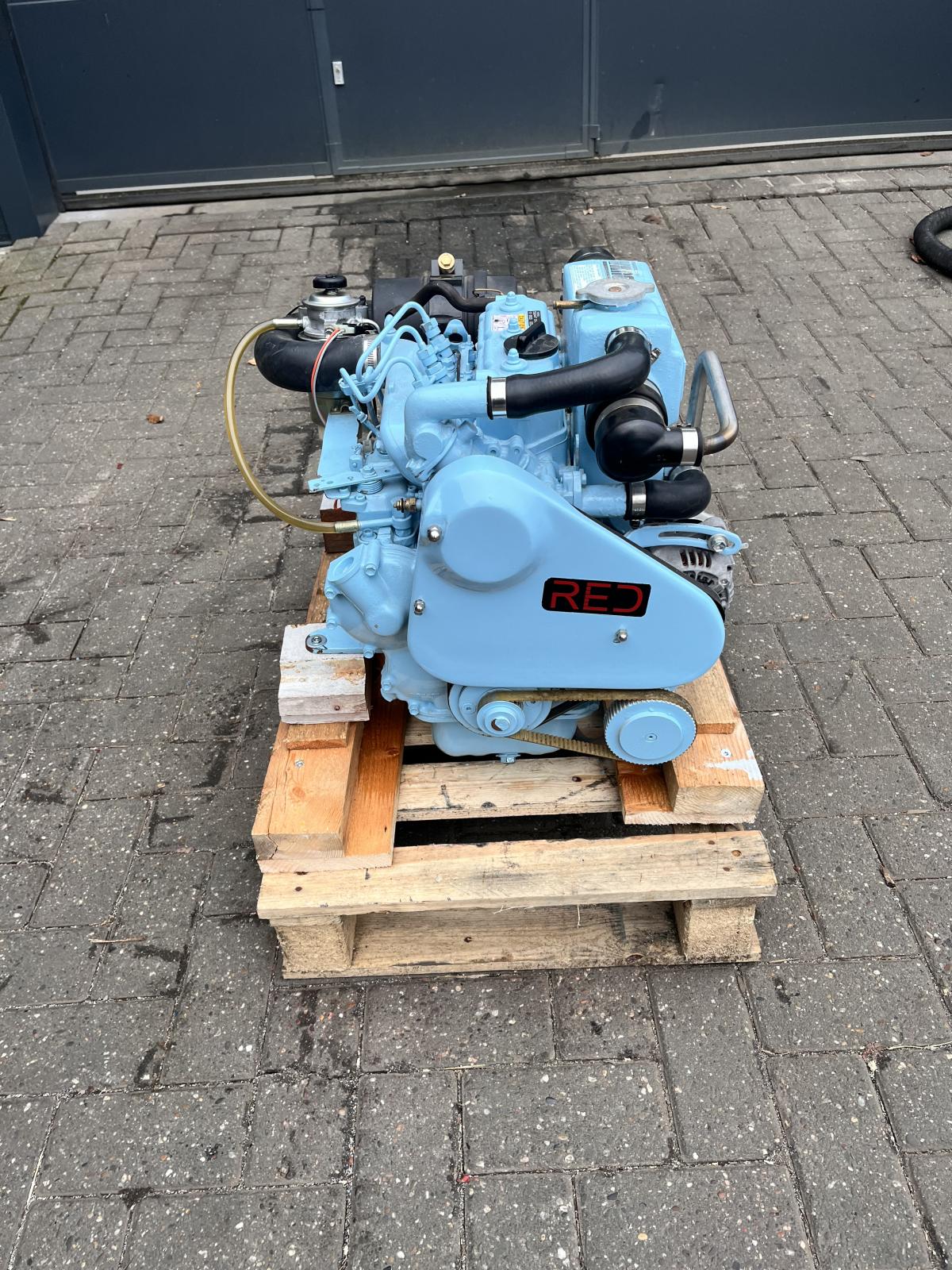 Daihatsu DM850D 26 HP demo marine engine heat exchanger with gearbox - Image 11