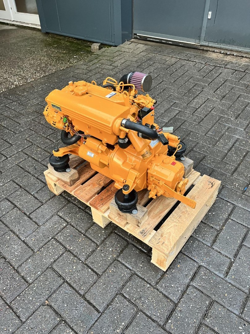 Vetus M3.09 25HP marine engine heat exchanger gearbox - Image 9