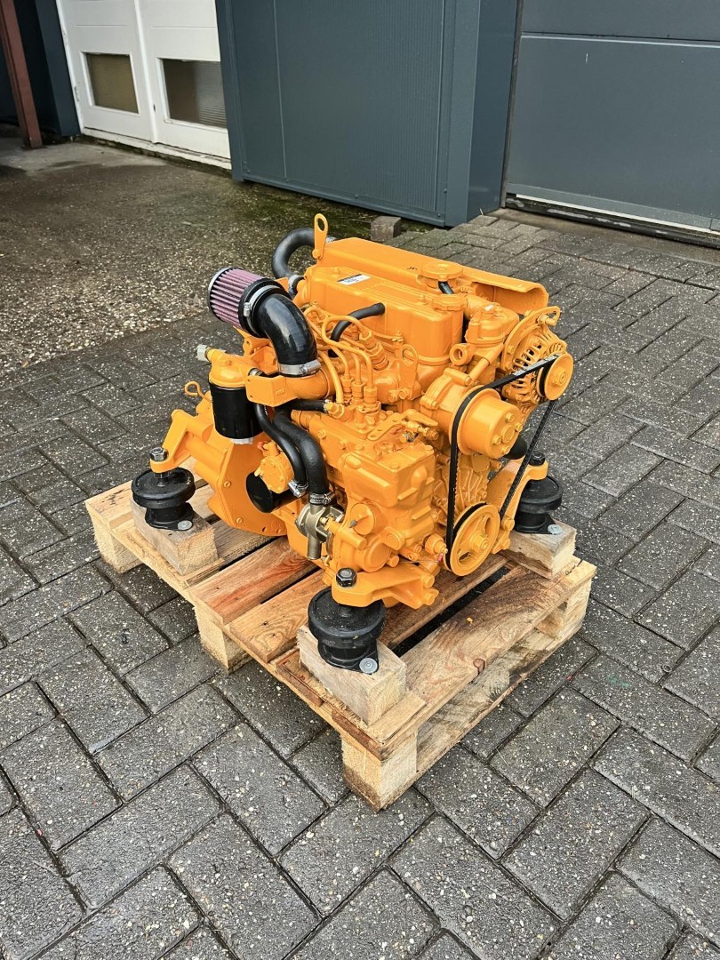 Vetus M3.09 25HP marine engine heat exchanger gearbox - Image 8