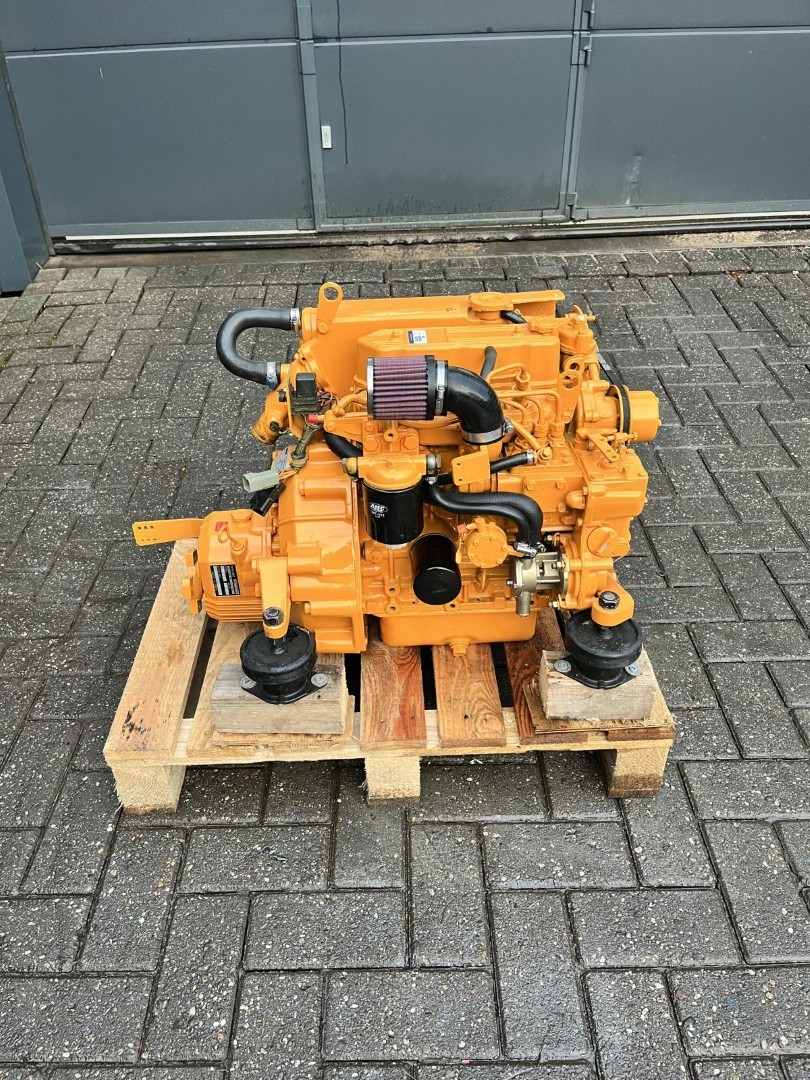 Vetus M3.09 25HP marine engine heat exchanger gearbox - Image 7