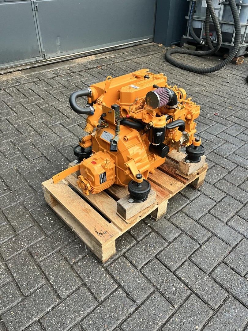 Vetus M3.09 25HP marine engine heat exchanger gearbox - Image 6