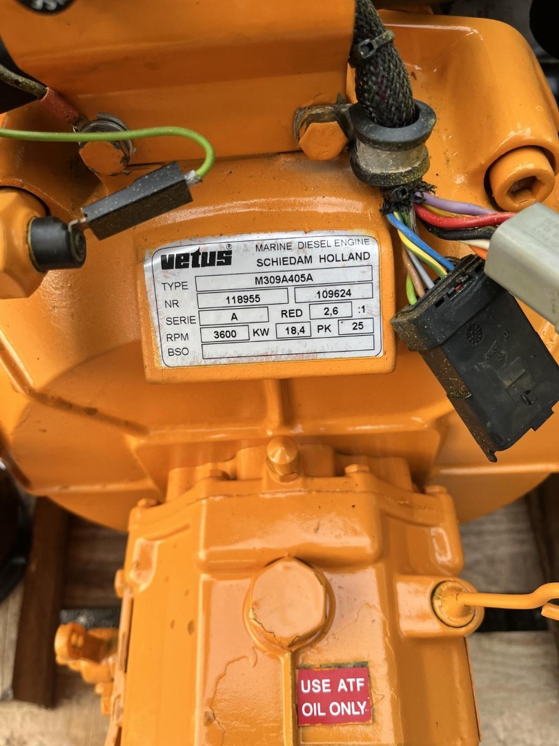 Vetus M3.09 25HP marine engine heat exchanger gearbox - Image 5