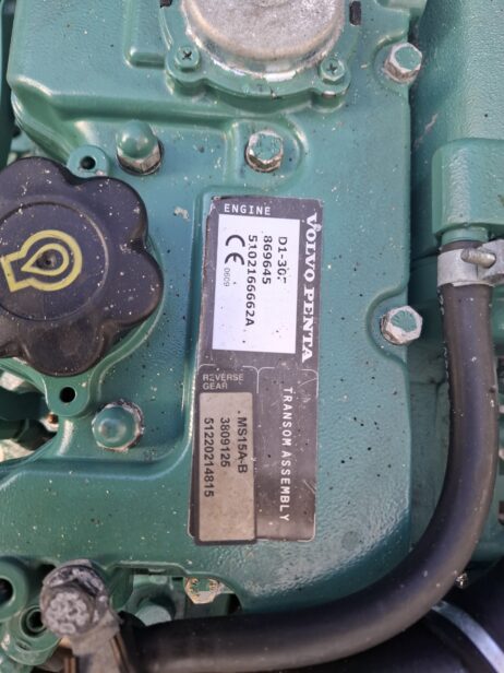 Volvo Penta D1-30F marine engine with gearbox and dashboard - Image 5