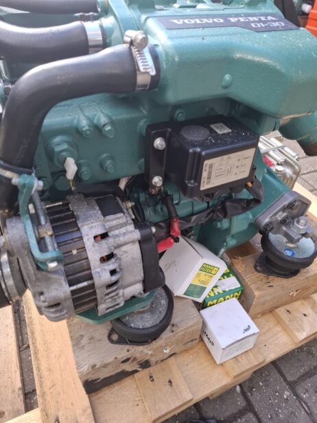 Volvo Penta D1-30F marine engine with gearbox and dashboard - Image 7