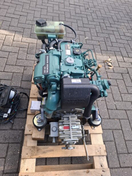 Volvo Penta D1-30F marine engine with gearbox and dashboard - Image 8