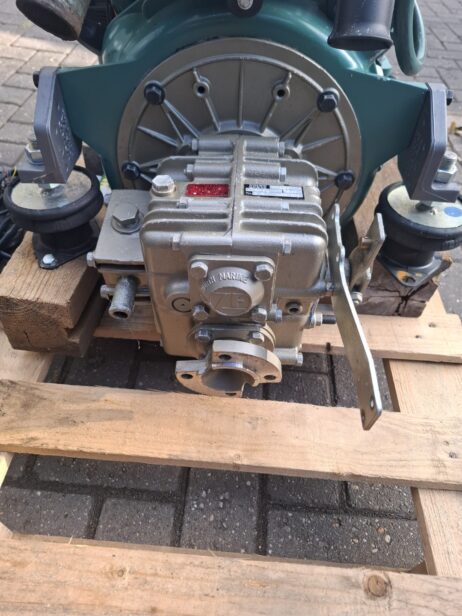 Volvo Penta D1-30F marine engine with gearbox and dashboard - Image 9