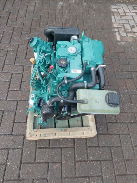 Volvo Penta D1-30F marine engine with new reverse gear - Image 6