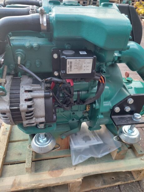 Volvo Penta D1-30F marine engine with new reverse gear - Image 7