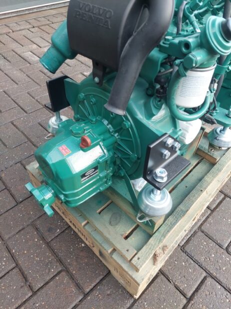 Volvo Penta D1-30F marine engine with new reverse gear - Image 3