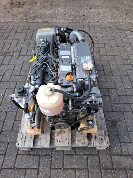 Yanmar 4JH4E Marine engine 55hp Heat exchanger Hydraulic reverse gear - Image 6