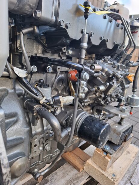 Yanmar 4JH4E Marine engine 55hp Heat exchanger Hydraulic reverse gear - Image 11