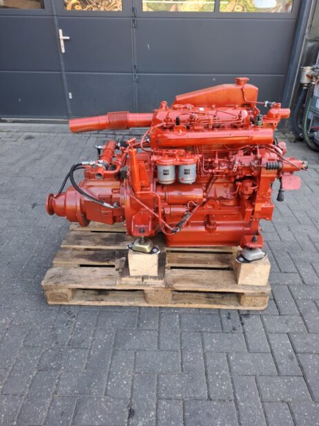 Iveco 8041 M35   80pk scheepsmotor kielkoeling  (24V)
