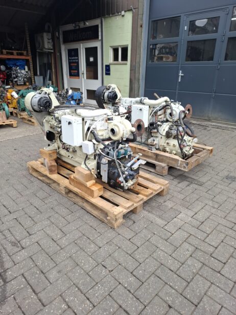 Cummins (2x)  6BT5.9M 150pk met keerkoppeling 24V kielkoeling Twin Disc MG5050 - Afbeelding 3