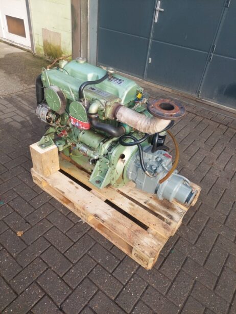 Ford Lehman 2712E 80hp marine engine hydraulic reverse gearbox (Keel cooling) - Image 3