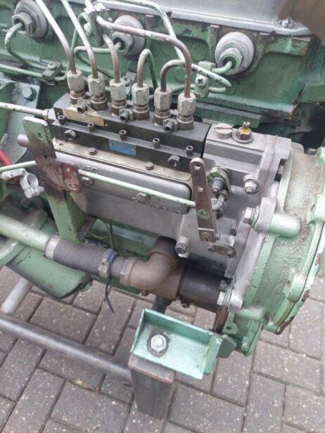 Ford Lehman 2713E 100hp marine engine hydraulic reverse gearbox (Keel cooling) - Image 3