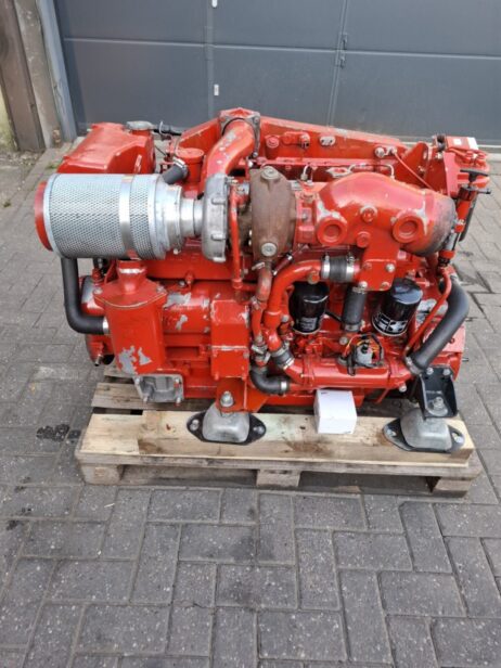 Iveco 8061 SRM25 280hp marine engine (1 of 2, engine only)