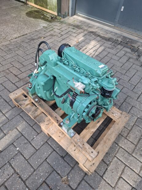 Volvo Penta 2003 marine engine 30HP with hydraulic gearbox - Image 3