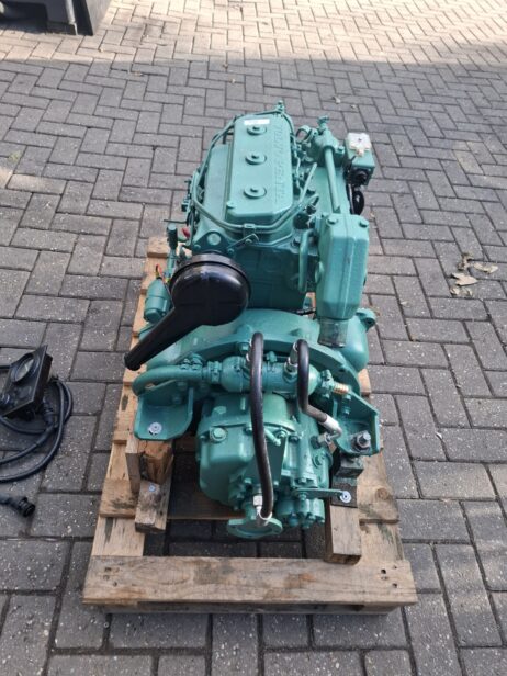 Volvo Penta 2003 marine engine 30HP with hydraulic gearbox - Image 6