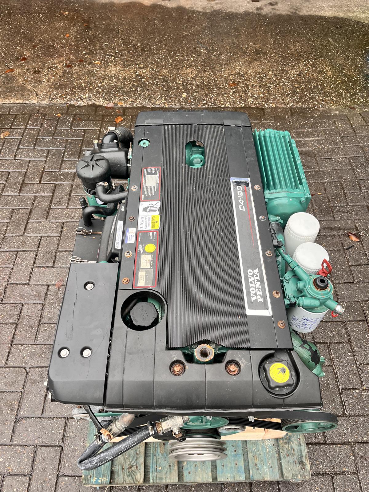 Volvo Penta D4-180 scheepsmotor met keerkoppeling - Afbeelding 9
