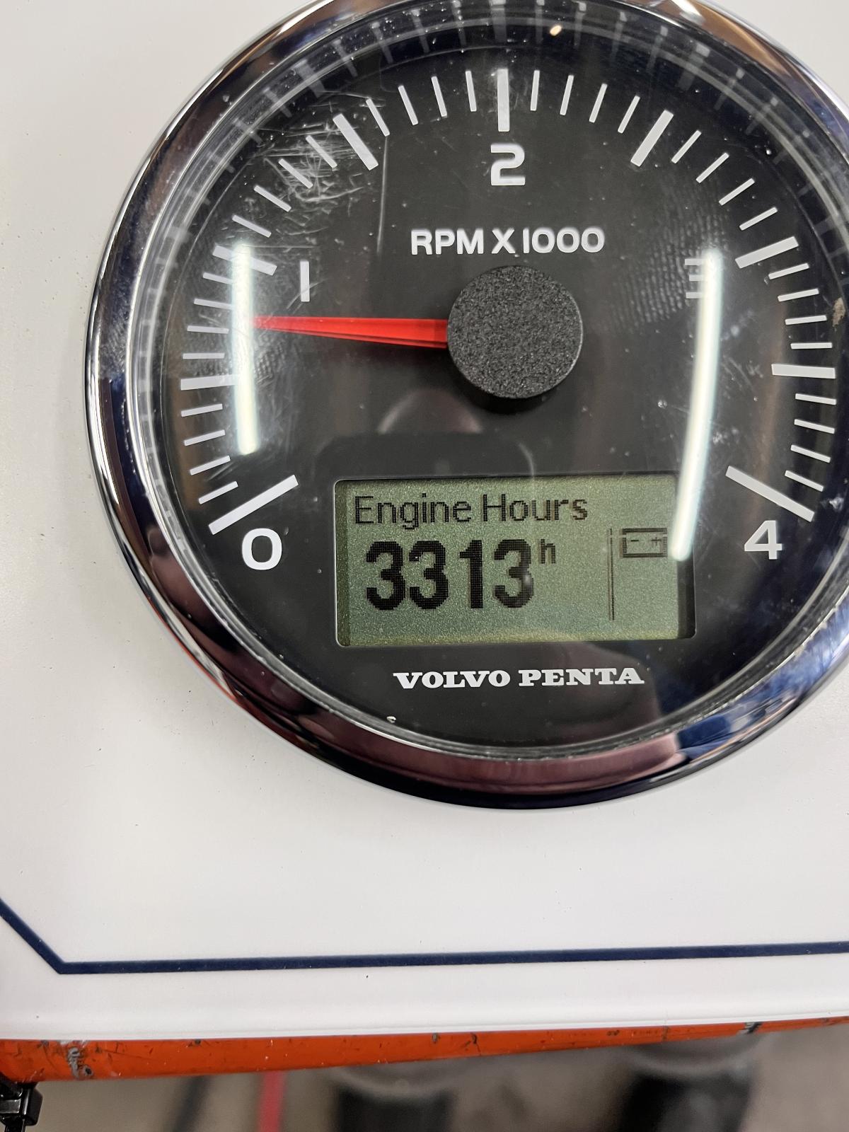 Volvo Penta D4-180 scheepsmotor met keerkoppeling - Afbeelding 3