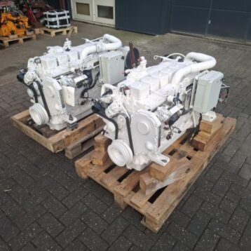 Cummins (2x) 6BT5.9M 150Hp with gearbox 24V keel cooling Twin Disc MG5050