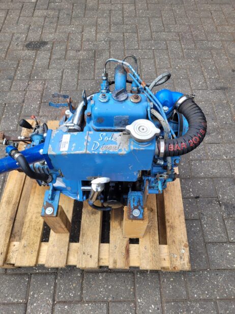 Sole Mini 10 HP marine engine with gearbox - Image 5