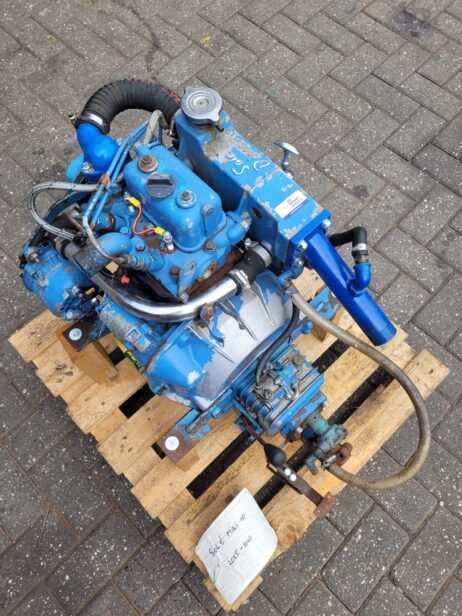 Sole Mini 10 HP marine engine with gearbox - Image 3
