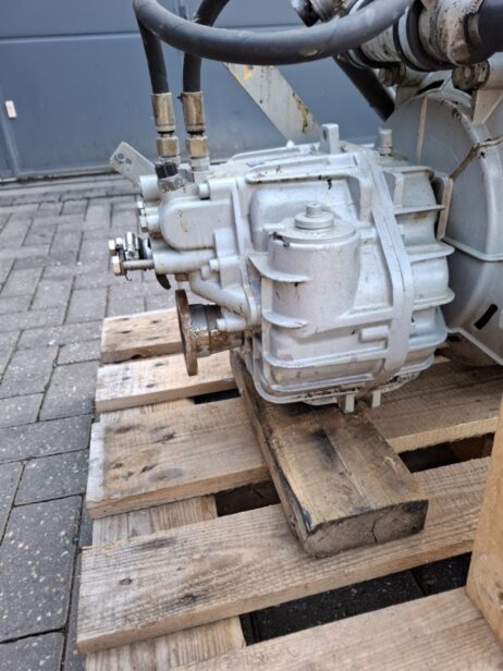 Vetus Deutz 4M1011F engine block with Hurth 25-2.0 gearbox (fire damage) - Image 6