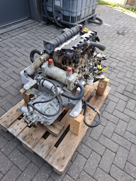 Vetus Deutz 4M1011F engine block with Hurth 25-2.0 gearbox (fire damage) - Image 5