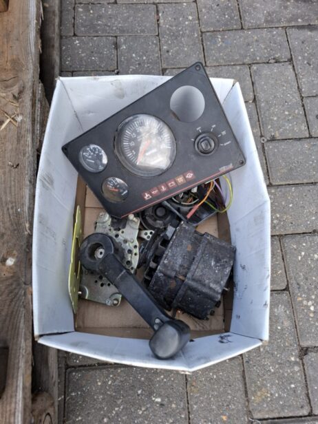 Vetus Deutz 4M1011F engine block with Hurth 25-2.0 gearbox (fire damage) - Image 11