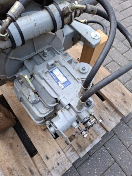 Vetus Deutz 4M1011F engine block with Hurth 25-2.0 gearbox (fire damage) - Image 8