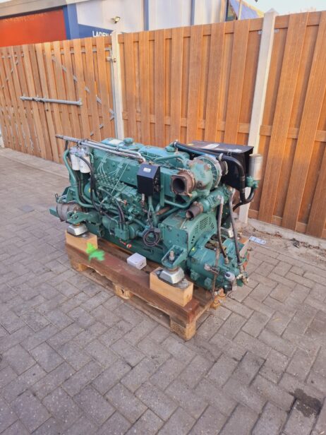 Volvo Penta TAMD63L  360pk @met Twindisc MG5061SC keerkoppeling - Afbeelding 3