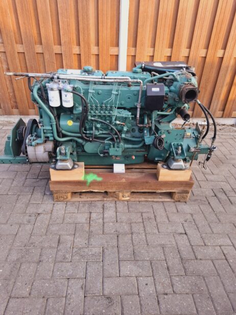 Volvo Penta TAMD63L  360pk @met Twindisc MG5061SC keerkoppeling