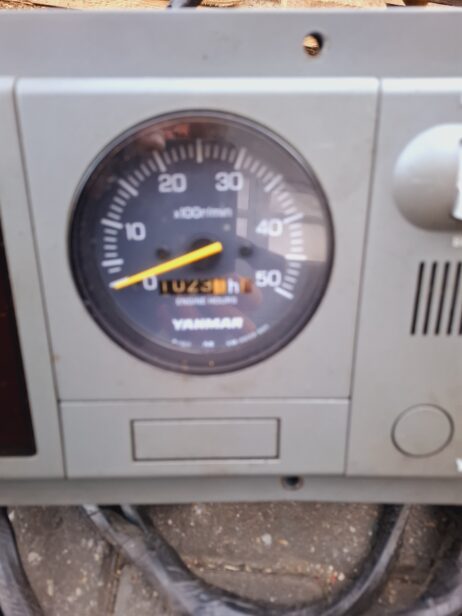 Yanmar 3JH25A 25hp marine engine complete with reversing gear and dashboard - Image 4